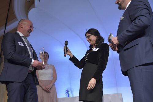 Übergabe des VR-Award an die Firma Weigand-Transporte