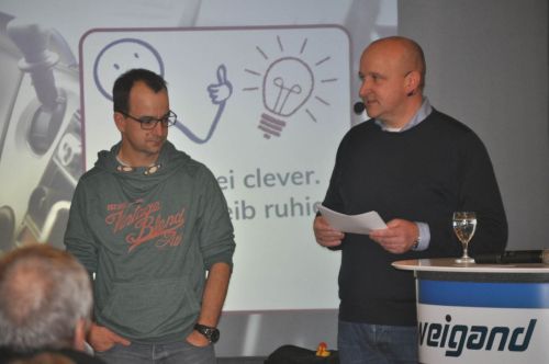 Karsten und Stefan Weigand begrüßen die Teilnehmer des 4. Powertages.